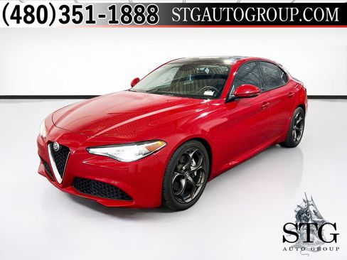 Used 2018 Alfa Romeo Giulia RWD image 1