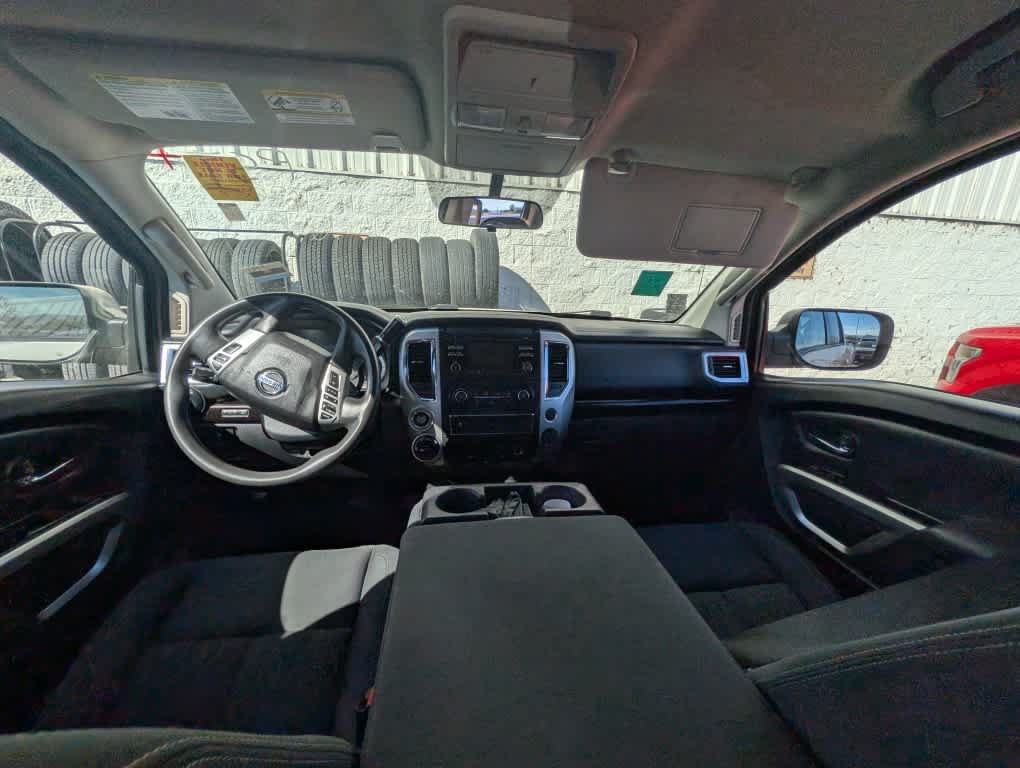 Used 2017 Nissan Titan SV AWD/4WD image 15