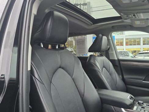 Used 2023 Toyota Highlander Limited AWD/4WD image 13