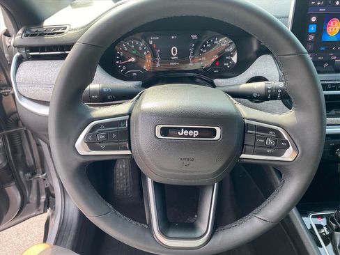 Used 2023 Jeep Compass Latitude w/ Convenience Group AWD/4WD image 10