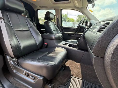 Used 2011 Chevrolet Avalanche LT w/ Luxury Package image 14