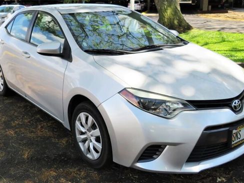 Used 2015 Toyota Corolla LE FWD image 6