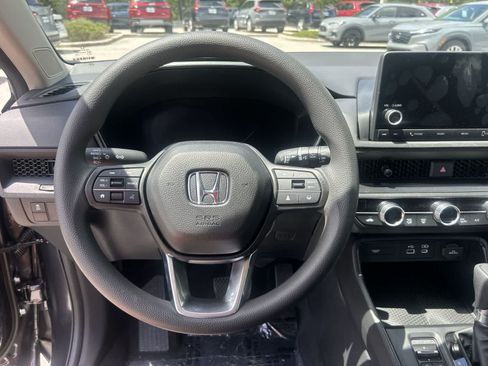 Used 2025 Honda CR-V EX image 18