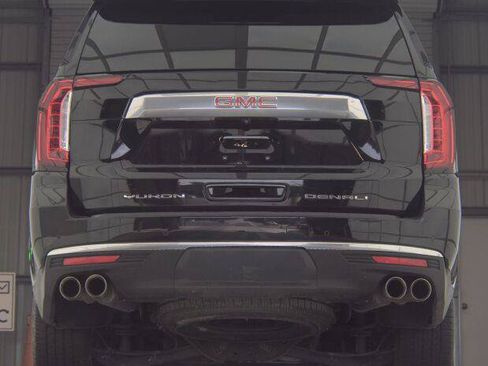 Used 2023 GMC Yukon Denali AWD/4WD image 3