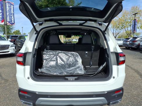 Used 2023 Honda Pilot Touring image 10