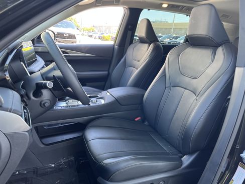 Certified 2025 INFINITI QX60 Luxe w/ Cargo Package AWD/4WD image 2