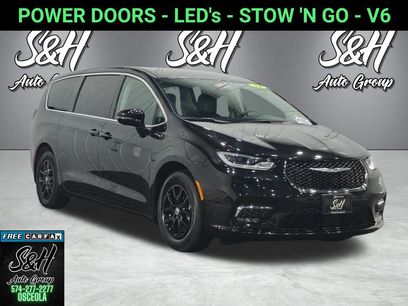 Used 2024 Chrysler Pacifica Touring-L