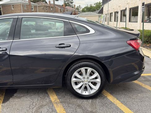 Used 2022 Chevrolet Malibu LT FWD image 2