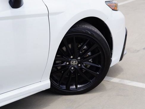 Used 2023 Toyota Camry XSE FWD image 9