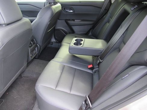 Certified 2025 Nissan Rogue SL w/ SL Premium Package image 10