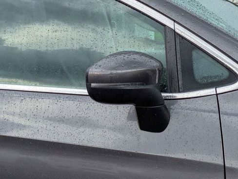 Used 2023 Chrysler Pacifica Touring-L FWD image 11