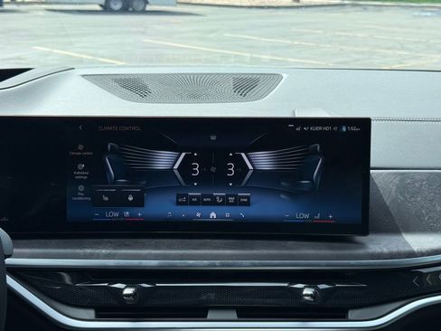 Used 2024 BMW X5 xDrive40i w/ Premium Package image 14