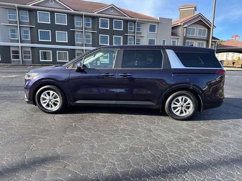 Certified 2023 Kia Carnival LX image 6