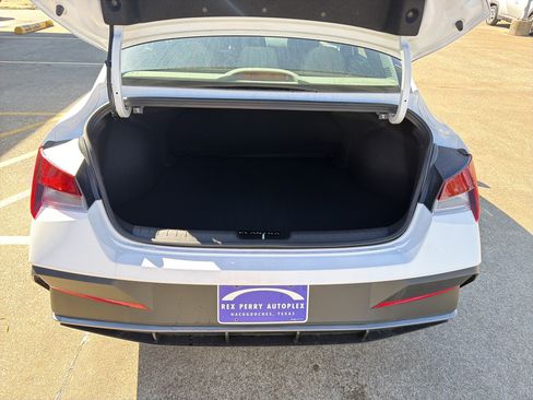 New 2026 Hyundai Elantra SE image 25