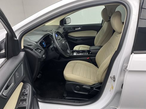 Certified 2019 Ford Edge SE w/ Cargo Accessory Package AWD/4WD image 3