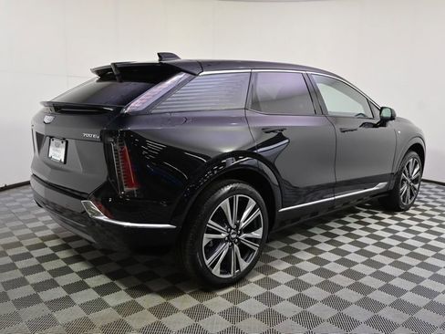 New 2026 Cadillac Optiq Luxury 2 image 7