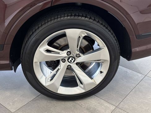 Used 2023 Bentley Bentayga Extended Wheelbase AWD/4WD image 9
