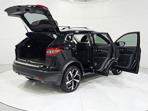 Certified 2022 Nissan Rogue Sport SL FWD image 32