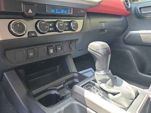 Used 2022 Toyota Tacoma SR5 image 32