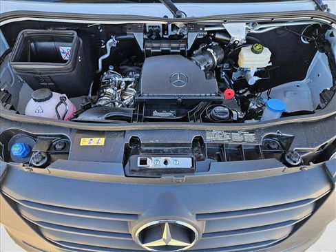 Used 2025 Mercedes-Benz Sprinter 2500 image 16