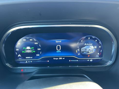 Used 2024 Chevrolet Suburban LT image 13