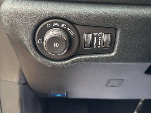 New 2026 Chrysler Pacifica Select image 13