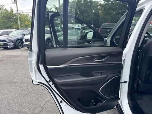 Certified 2022 Jeep Grand Cherokee Limited image 34