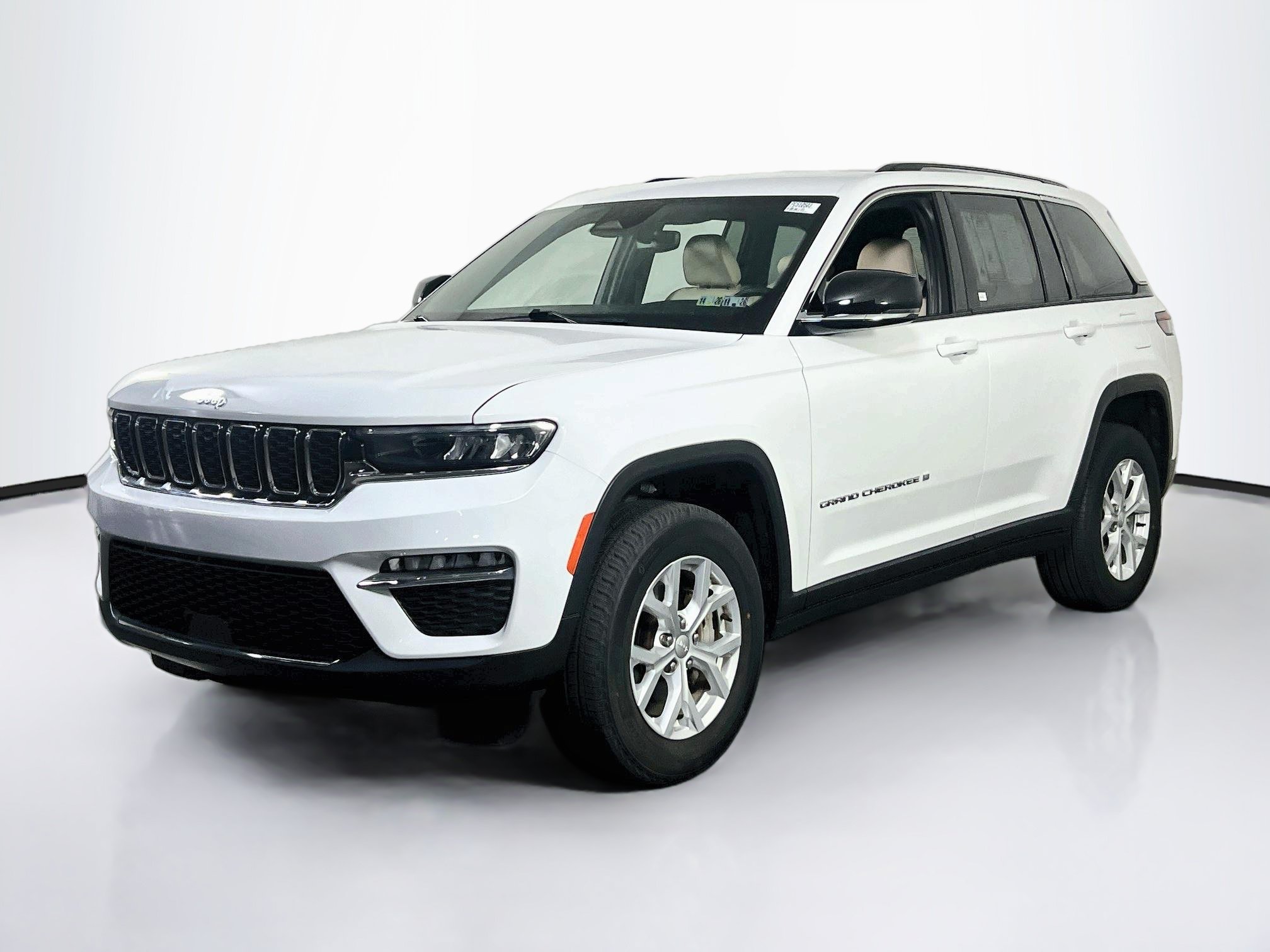 Used 2023 Jeep Grand Cherokee Limited AWD/4WD image 1