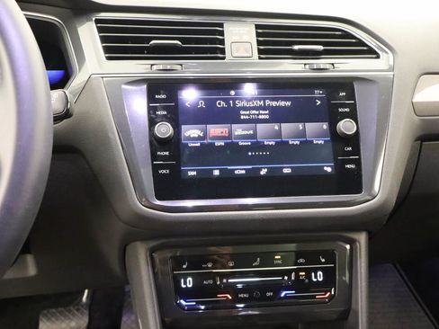 Certified 2023 Volkswagen Tiguan SE w/ Panoramic Sunroof Package FWD image 10