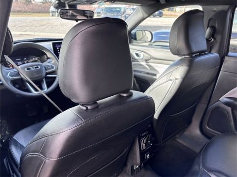 Certified 2024 Jeep Compass Latitude image 23