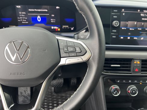 Used 2022 Volkswagen Taos SE w/ Panoramic Sunroof Package image 19