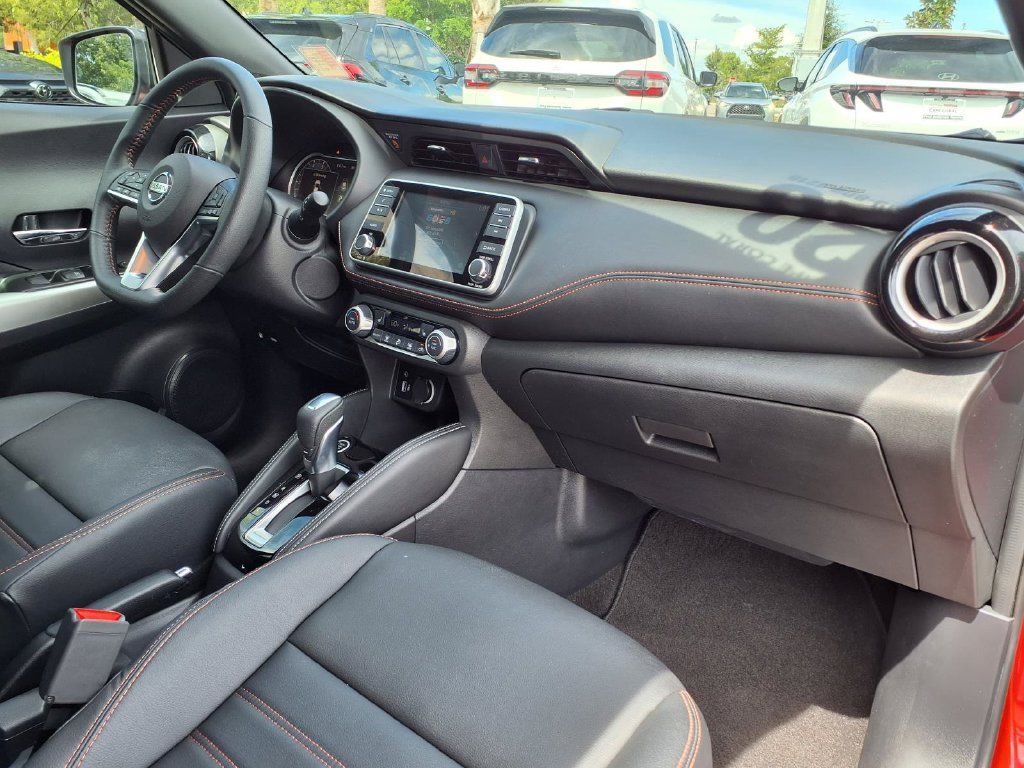 Used 2020 Nissan Kicks SR w/ SR Premium Package FWD image 13