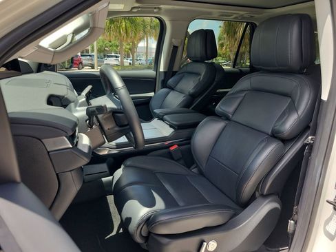 Used 2026 Lincoln Navigator Reserve AWD/4WD image 13