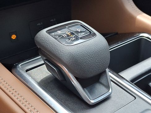 Used 2024 Nissan Pathfinder Platinum AWD/4WD image 16
