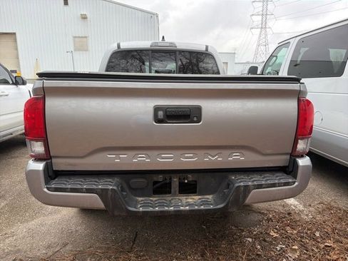 Used 2021 Toyota Tacoma SR w/ SR Convenience Package image 6