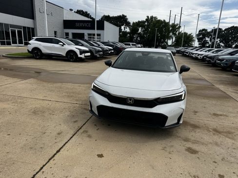 Used 2025 Honda Civic Sport image 6