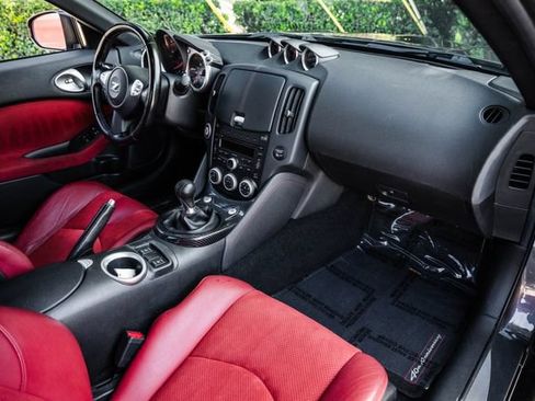 Used 2010 Nissan 370Z Touring w/ Sport Pkg RWD image 21