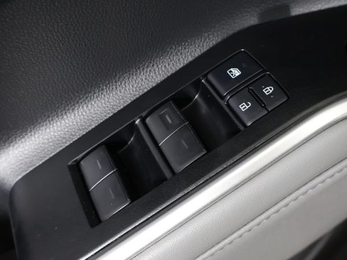Used 2022 Toyota Highlander XLE AWD/4WD image 43