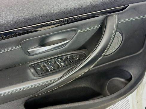 Used 2020 BMW M4 Convertible image 21