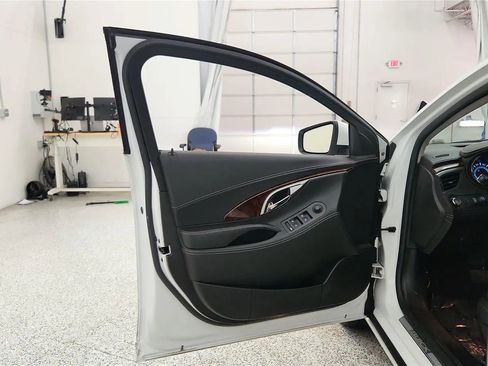 Used 2011 Buick LaCrosse CXL w/ Driver Confidence Package image 31