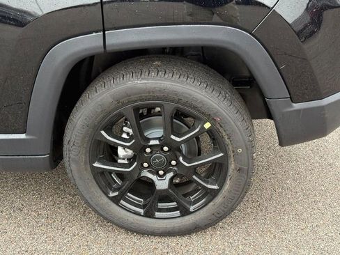 New 2026 Jeep Compass Latitude image 4