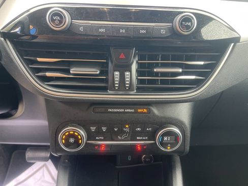 Used 2020 Ford Escape SE image 26