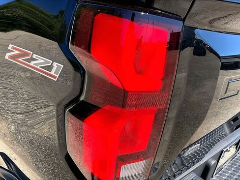 Used 2023 Chevrolet Colorado Z71 w/ Z71 Convenience Package 2 AWD/4WD image 28