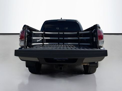 Used 2022 Toyota Tacoma TRD Sport w/ Technology Package RWD image 28