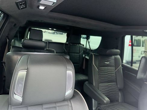 Used 2025 Cadillac Escalade ESV Sport Platinum w/ LPO, Floor Liner Package AWD/4WD image 34