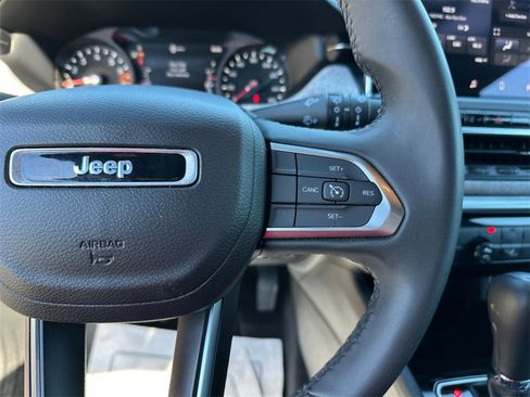 Used 2024 Jeep Compass Latitude image 20