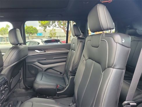 New 2025 Jeep Grand Cherokee L Limited image 12