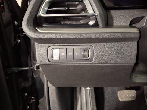 Used 2024 Chevrolet Traverse LT image 15