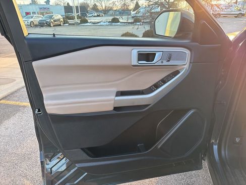 Used 2023 Ford Explorer XLT w/ Equipment Group 202A image 7