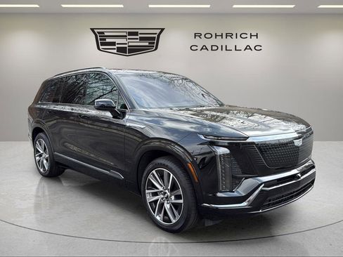 Certified 2026 Cadillac Vistiq Sport w/ LPO, Floor Liner Package AWD/4WD image 4